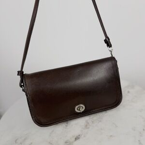Vintage Carriage Court Cowhide Leather Shoulder Bag Turnlock Brown